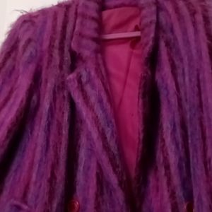 Beautiful colored coat.